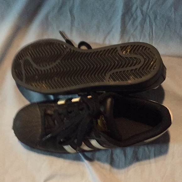 Black adidas superstars - Picture 3 of 5
